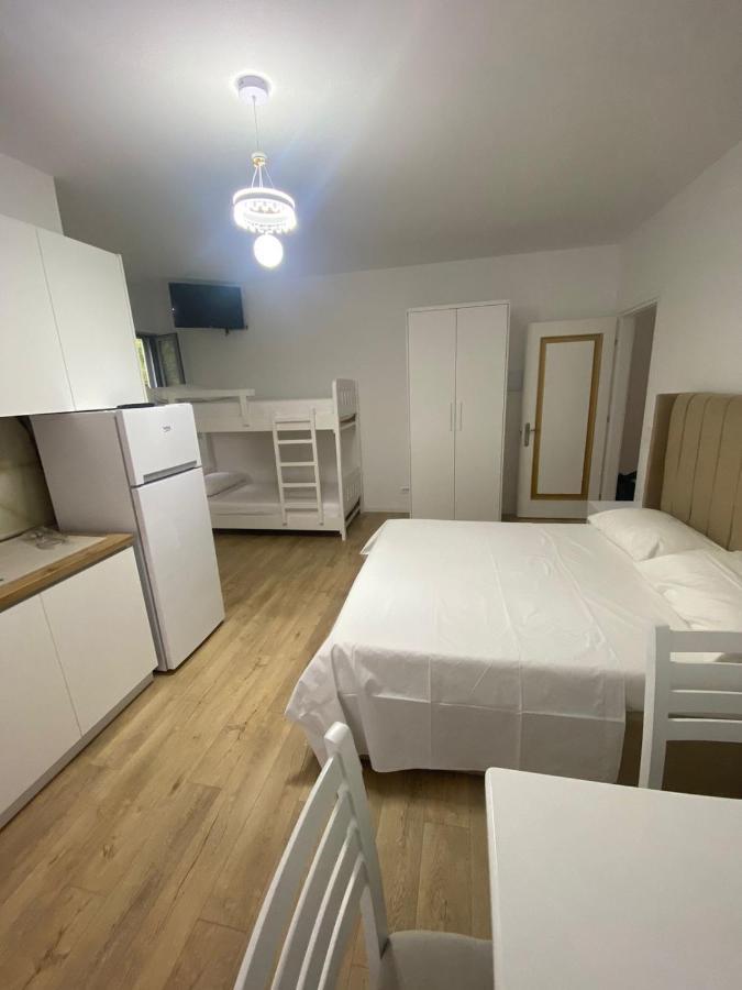 Borsh Apartments Extérieur photo
